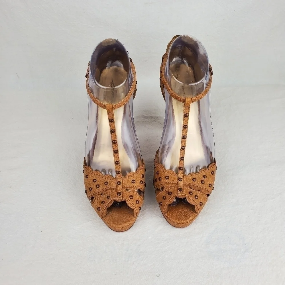 Vince Camuto all leather tan studs chunky heel sandals size 7B